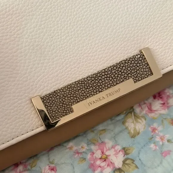 *Ivanka Trump* Classic Tan & Beige Cream Crossbody Handbag Purse EUC Gold Chain - Picture 7 of 7
